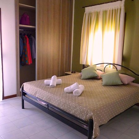 Yannis Apartments Afytos Bagian luar foto