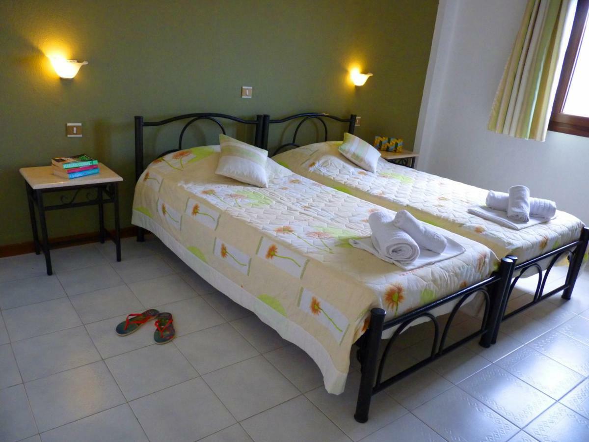 Yannis Apartments Afytos Bagian luar foto