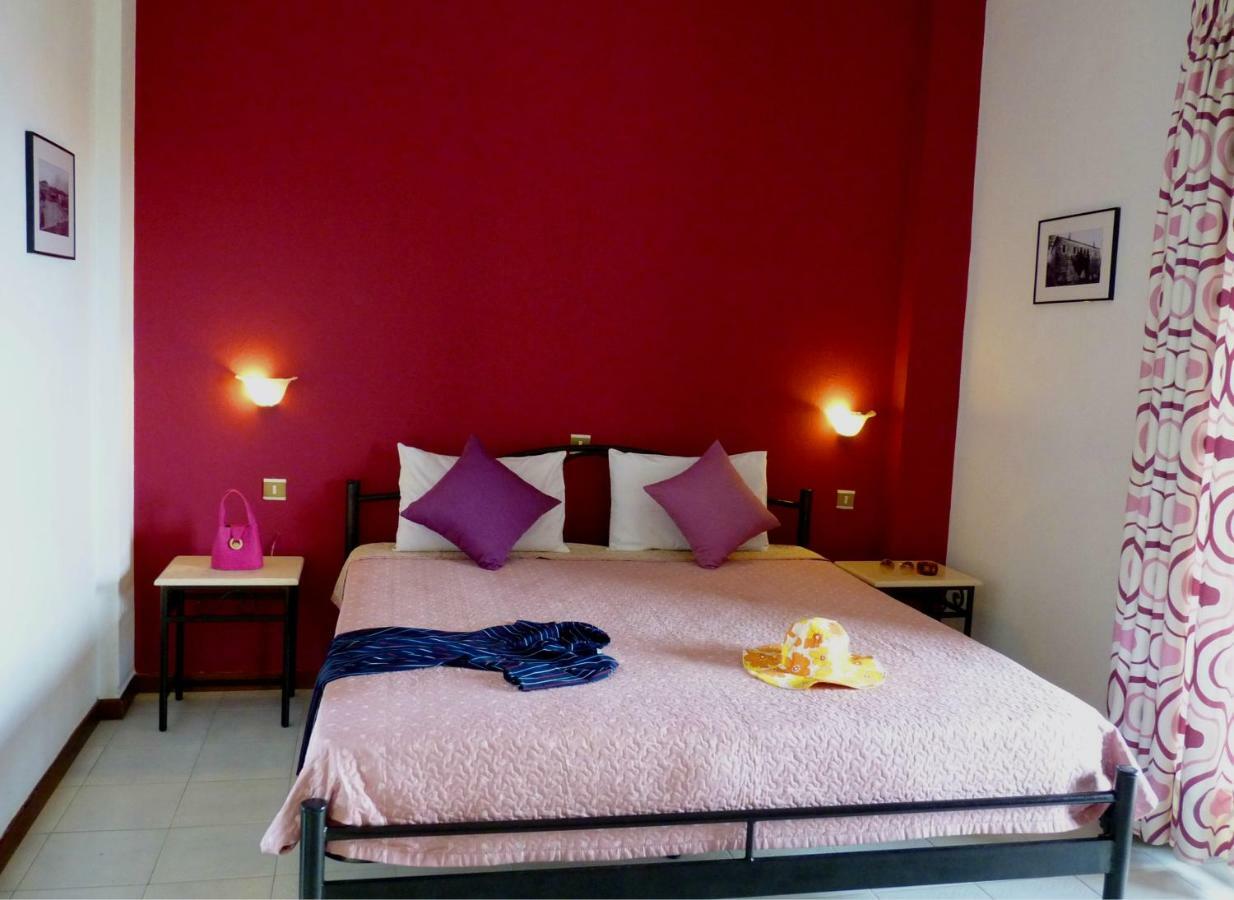 Yannis Apartments Afytos Bagian luar foto