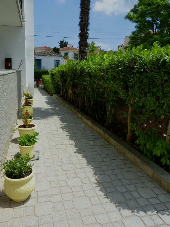 Yannis Apartments Afytos Bagian luar foto