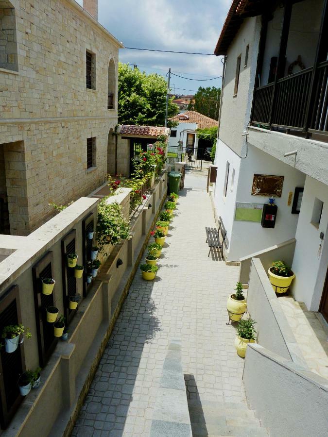 Yannis Apartments Afytos Bagian luar foto