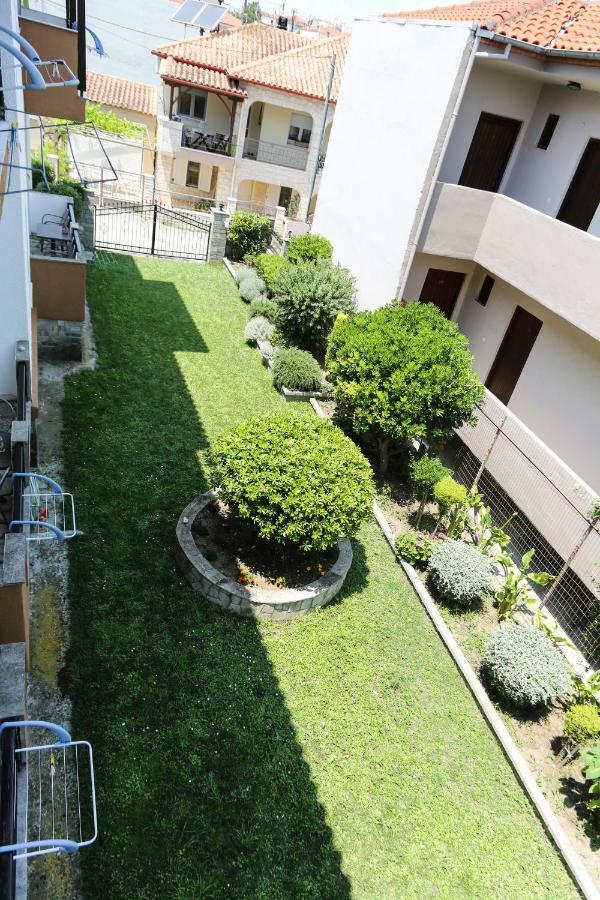 Yannis Apartments Afytos Bagian luar foto