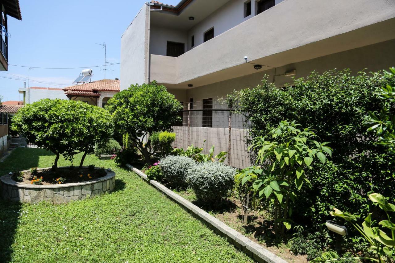 Yannis Apartments Afytos Bagian luar foto