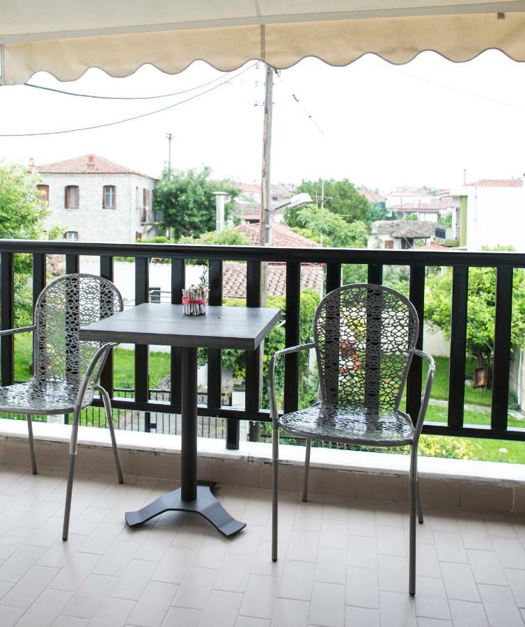 Yannis Apartments Afytos Bagian luar foto