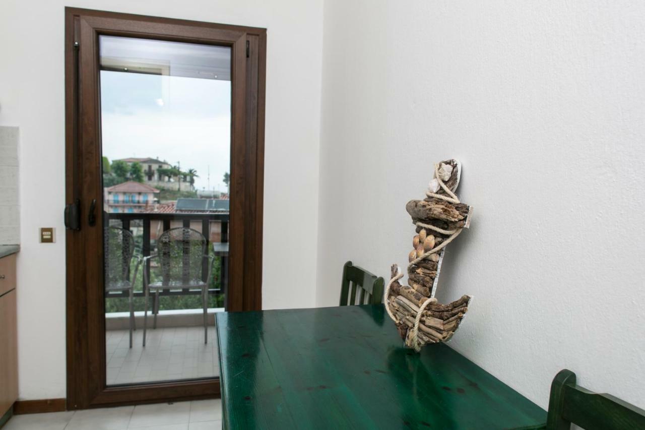 Yannis Apartments Afytos Bagian luar foto