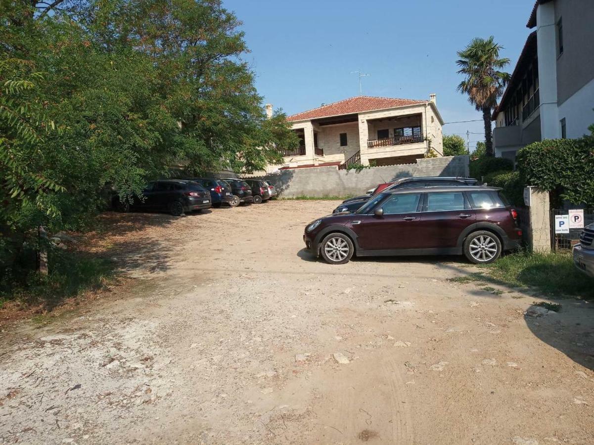 Yannis Apartments Afytos Bagian luar foto